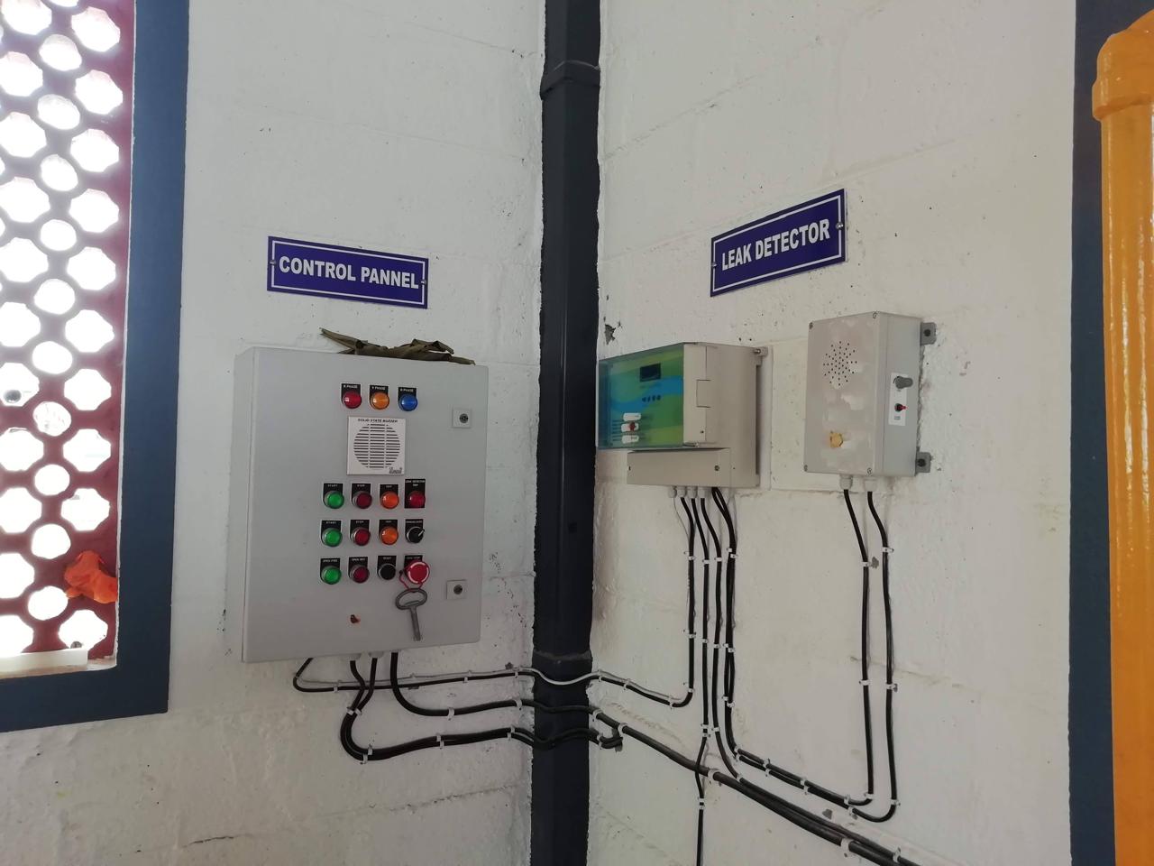 Control panel and leak detector
